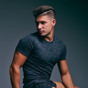 Meet your Posher, Logan